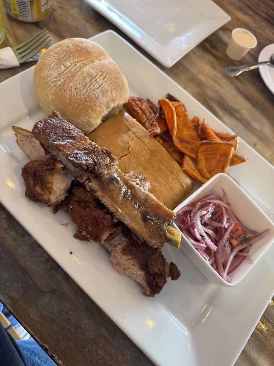 Los Kausitas Peruvian Restaurant-8